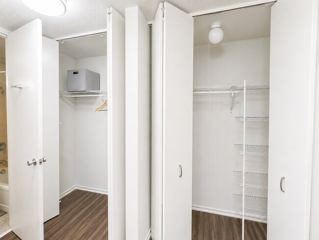 Photo - 1122 N Dearborn St Apartment