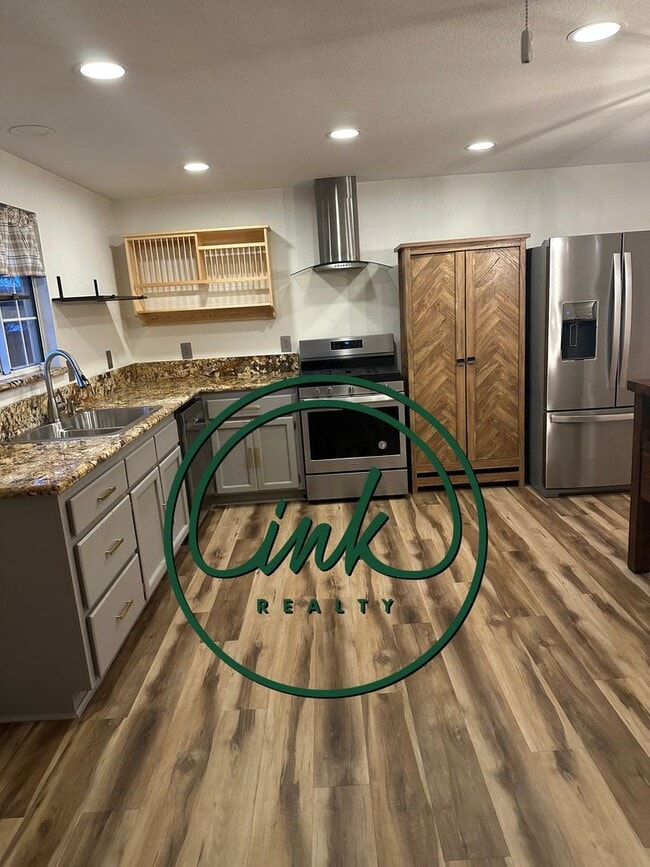 Building Photo - Newly updated home in Carson City