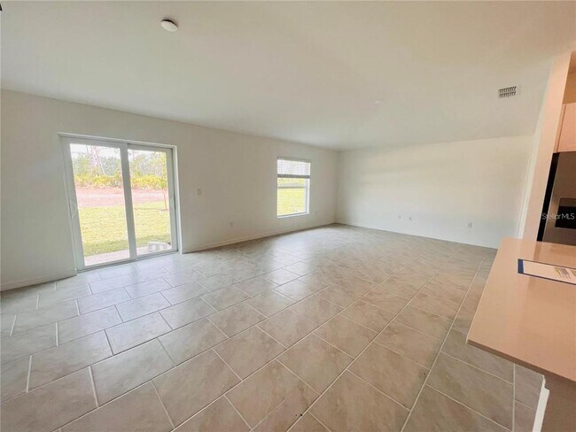 Foto del edificio - 100 Oakwood Ct