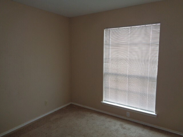 Foto del edificio - 16318 Leamington Ln