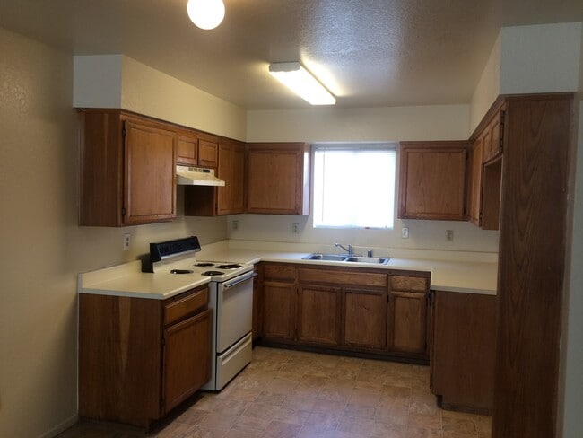 Building Photo - 6205 S H St