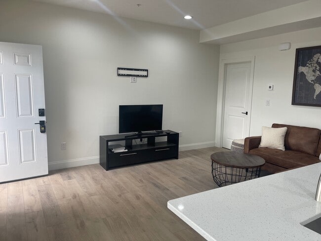 Building Photo - 17 Highland St