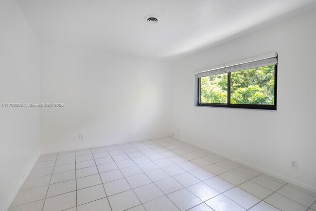 Foto del edificio - 1790 Harbour Inlet Dr