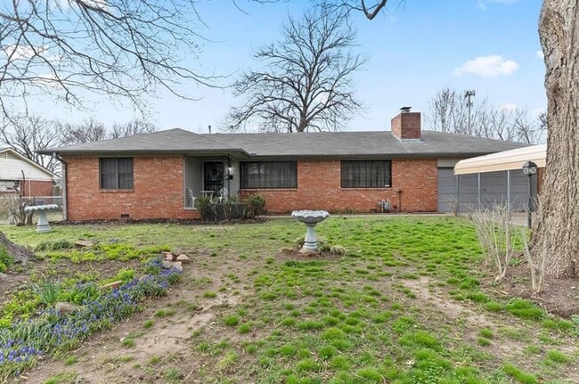 Building Photo - 2 Bed / 2 Bath in West Tulsa!