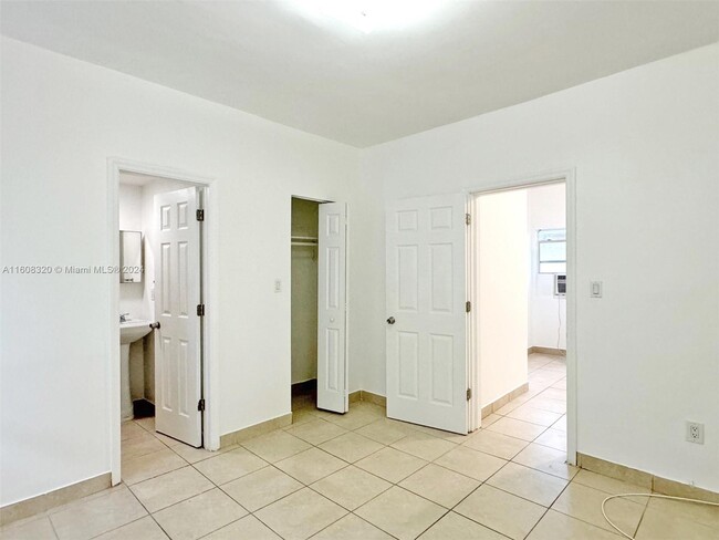 Foto del edificio - 5835 SW 4th St