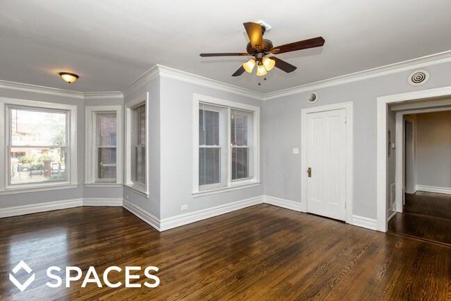 Building Photo - 1445 W Balmoral Ave