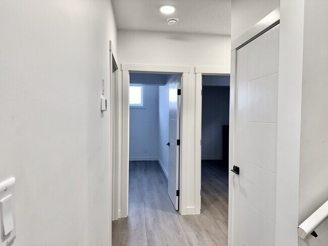 Building Photo - 9703 174 St NW