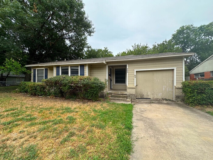 Photo - 809 Crescent Drive, Denton!