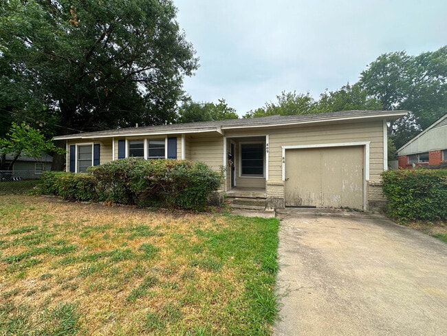 Photo - 809 Crescent St House