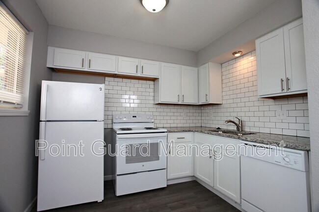 Building Photo - 534 N Dunsworth Ave