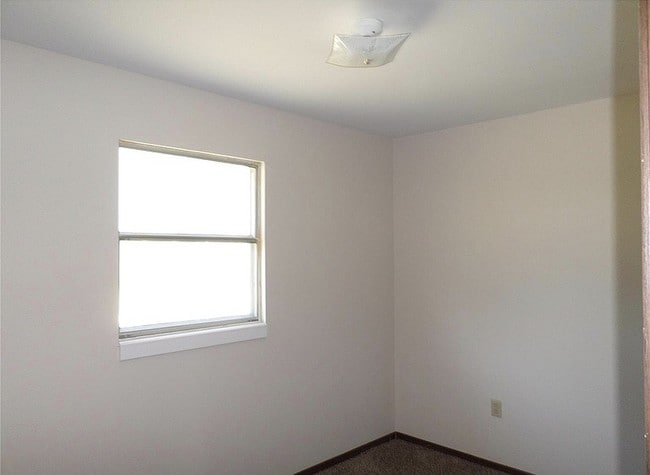 Building Photo - 275 E Canaan Rd