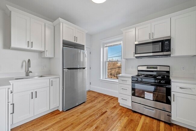 Building Photo - 307 Medford St