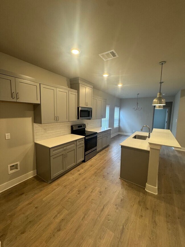 Foto del edificio - Enclosed Fenced Yard - 3/2/2 - Commuter Friendly