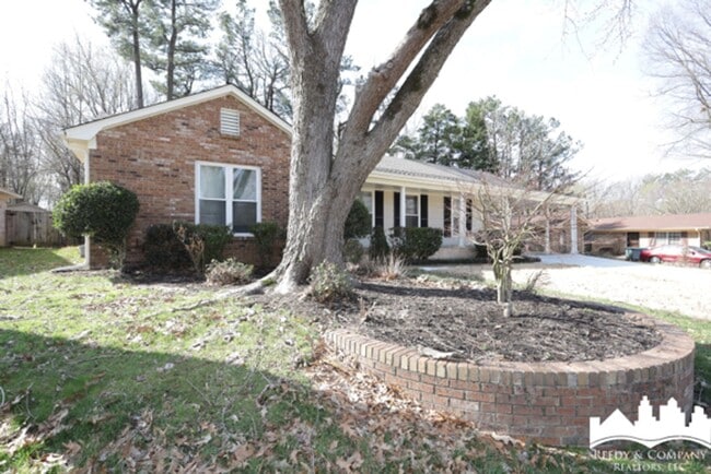 Building Photo - 5853 Fox Lair Ave