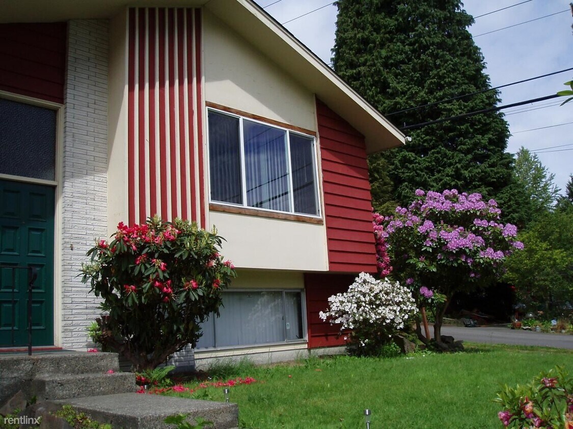 Primary Photo - 5 br, 3 bath House - 11603 8th Ave S Nice ...