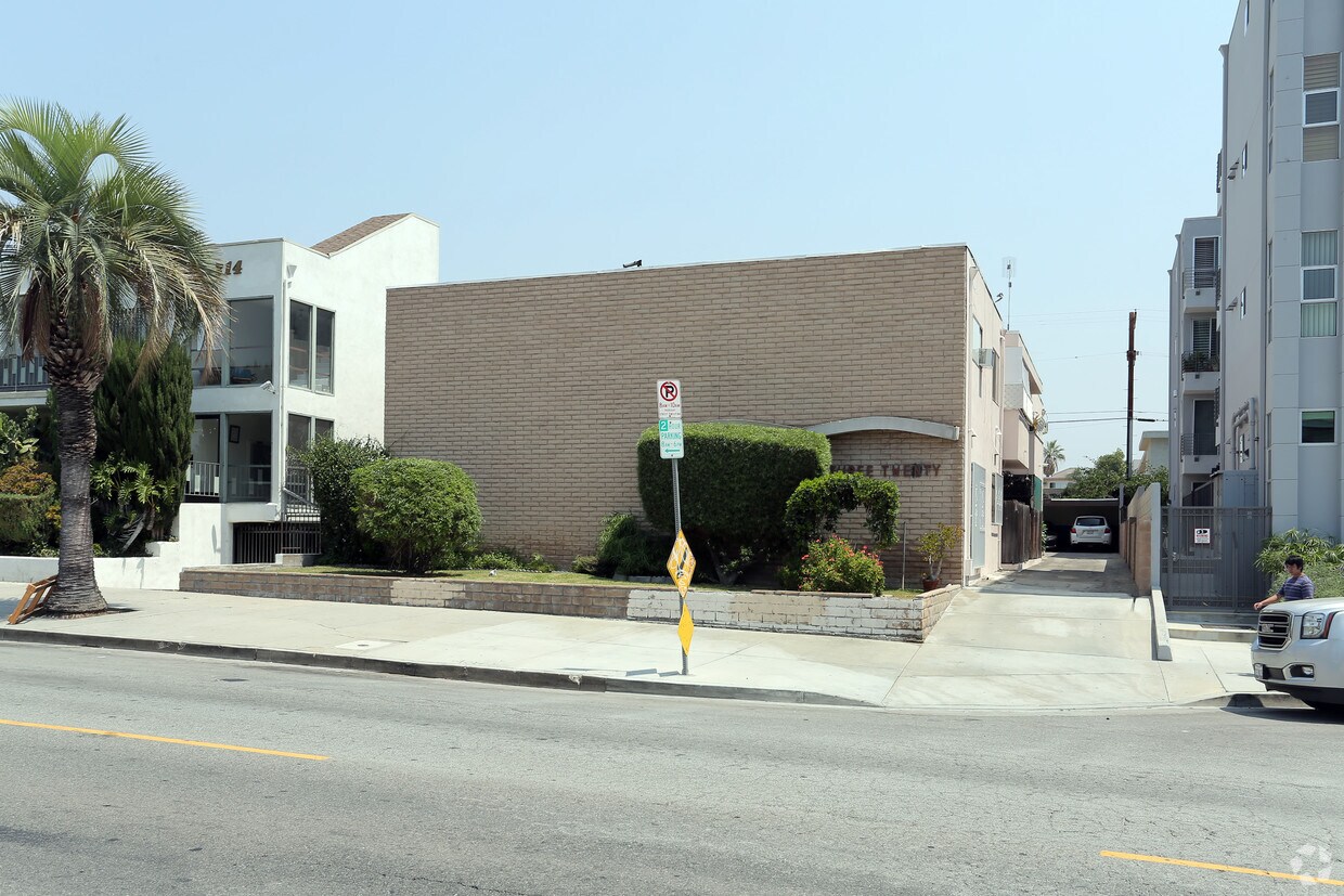 Foto principal - 320 S Oxford Ave