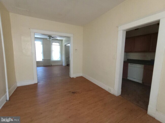 Building Photo - 3 br, 1 bath House - 1137 Ellicott Dr