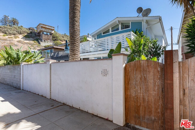 Foto del edificio - 122 Montreal St