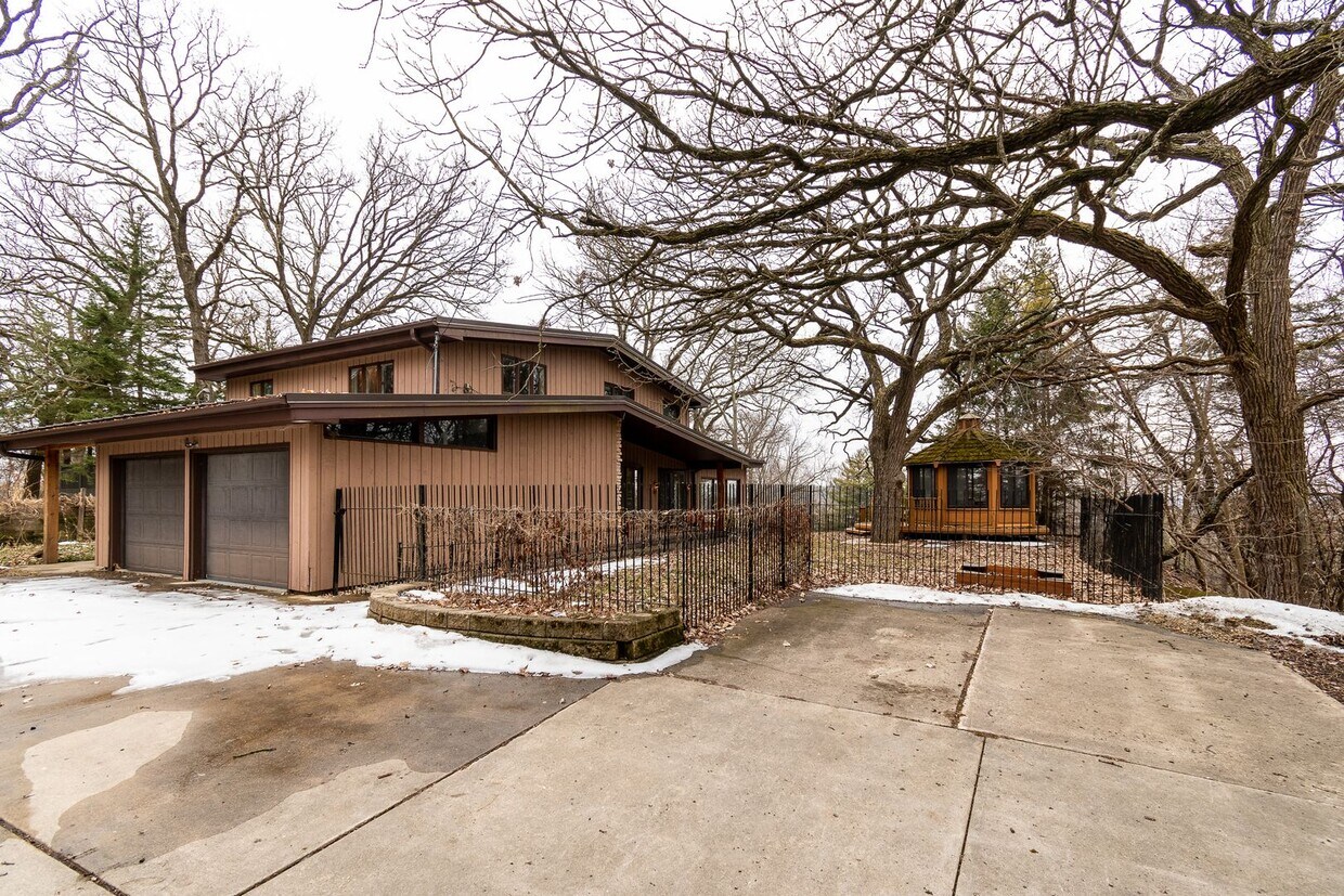 Foto principal - One of a Kind, Mid-Century Modern, Country...