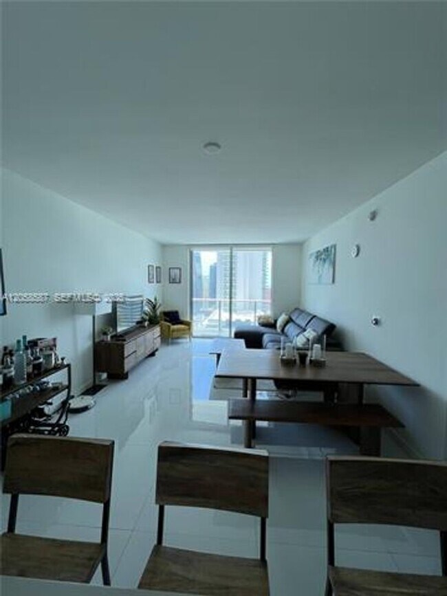 Building Photo - 1100S S Miami Ave