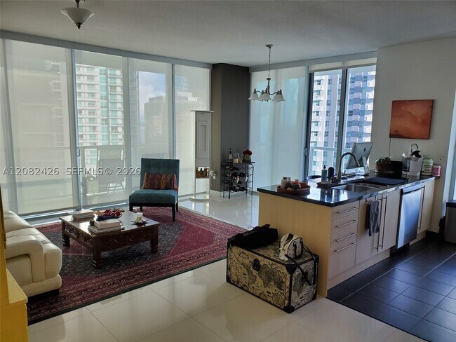 Foto del edificio - 1111 SW 1st St