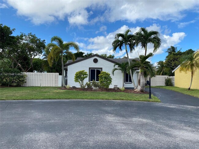 Foto del edificio - 1051 Meadowwood Terrace