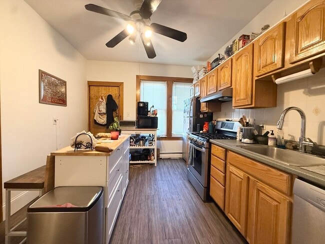 Building Photo - 254 Elm St