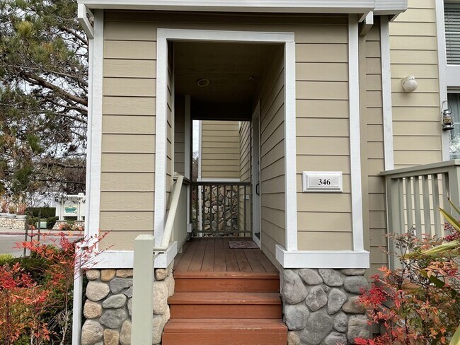 Building Photo - Townhouse for Rent