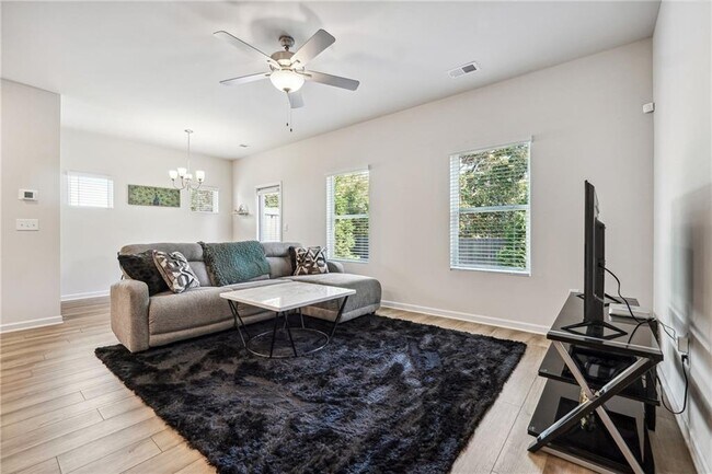 Building Photo - 4655 Fullerton Dr