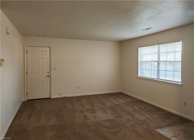 Foto del edificio - 6045 Bradford Dr