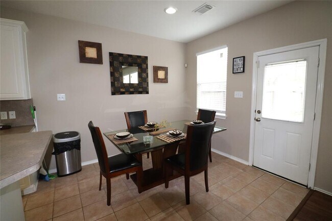 Building Photo - 17230 Oakwood Chase Dr