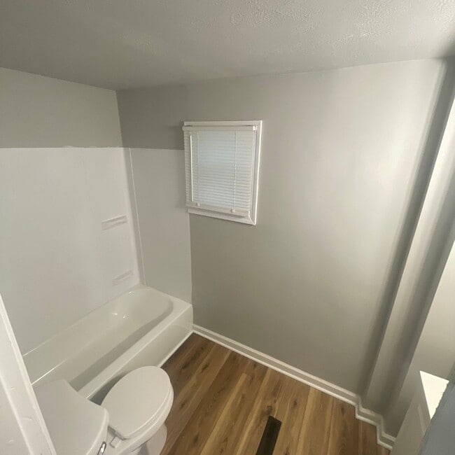 Building Photo - 243 James St