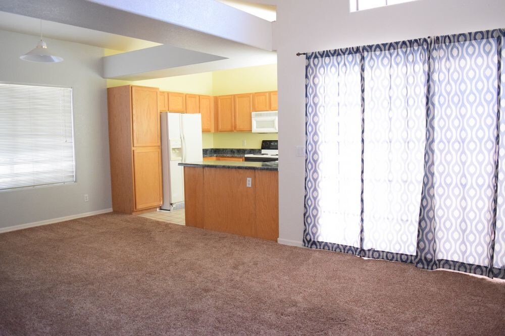 Primary Photo - Great 1 bedroom condo with garage