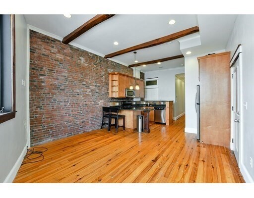 Foto del edificio - 412 E 3rd St