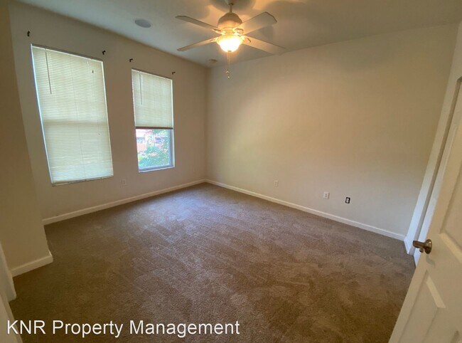 Foto del edificio - 2 br, 2.5 bath House - 575 NW 26th Ave