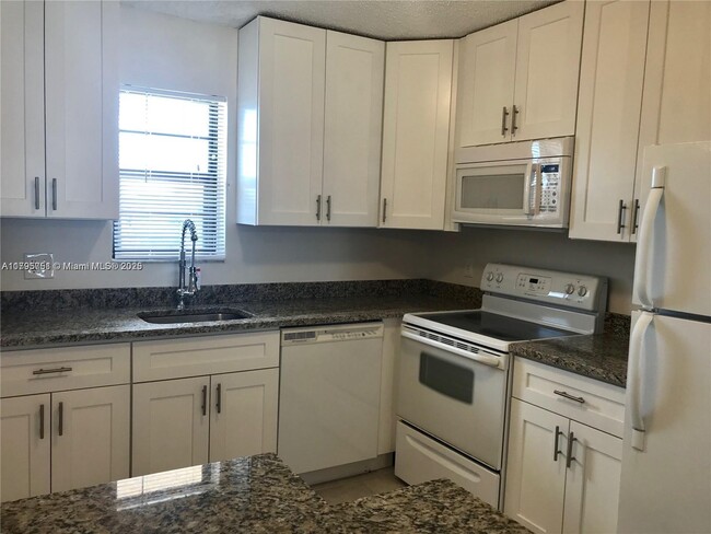 Foto del edificio - 9273 SW 8th St
