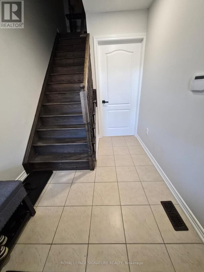 Building Photo - 31 Shiff Cres