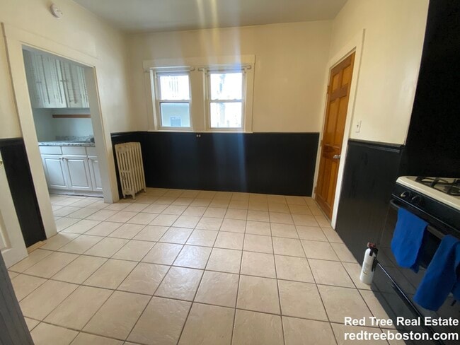 Building Photo - 12 Douglas Ave