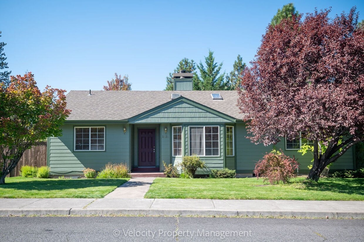 Primary Photo - Clean & well kept, 3 bedroom, 2 bath!