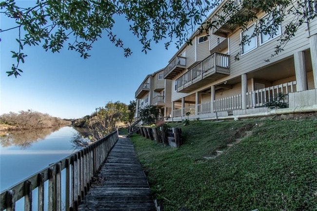 Building Photo - 4401 River Valley Dr