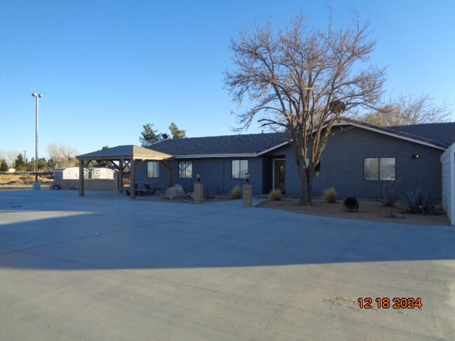 Building Photo - Beautiful Custom Ranch Style Home on Acreage