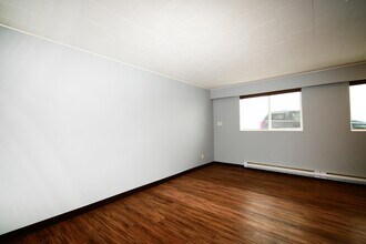 Building Photo - 626 Kinchant St