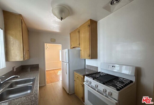 Foto del edificio - 1135 S Oakhurst Dr