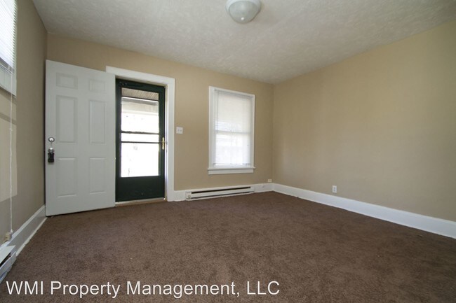 Building Photo - 866 N Gladstone Ave