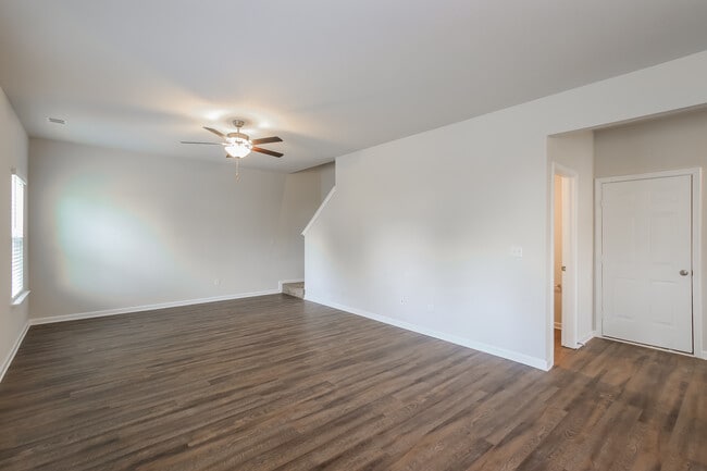 Building Photo - 3245 Bridgewood Dr