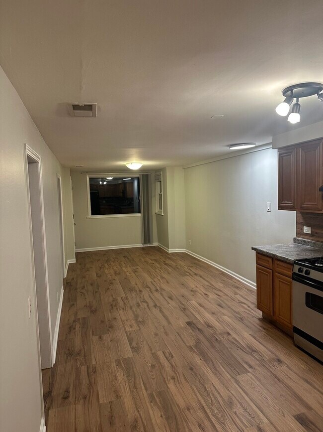 Foto del edificio - 2122 N Spaulding Ave