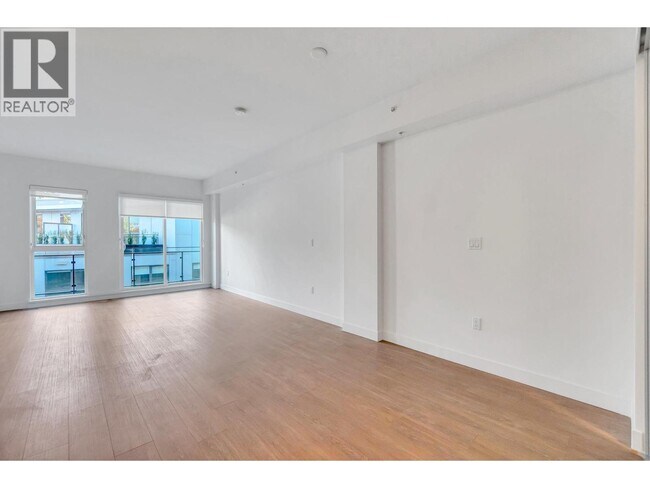 Photo du bâtiment - 422 E 3rd St