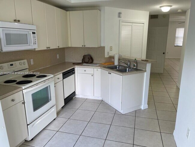 Foto del edificio - 3585 NE 5th St