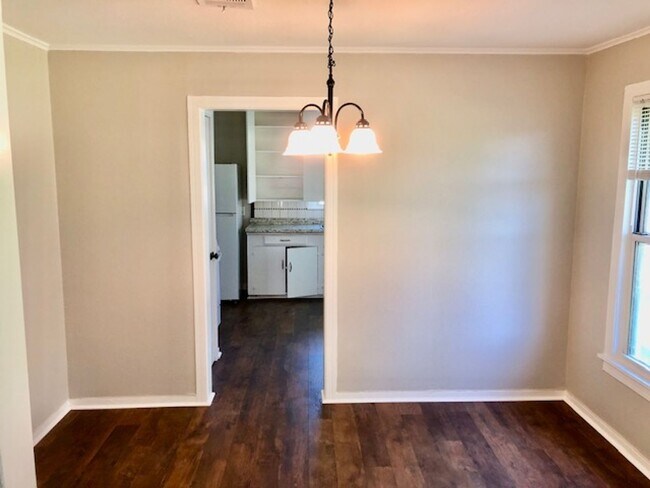 Foto del edificio - $500 OFF MOVE IN SPECIAL-DESIRABLE BENTON-...