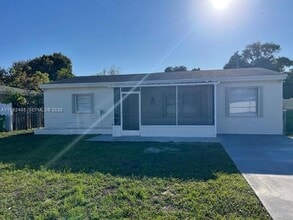 Building Photo - 2820 SW 65th Ave